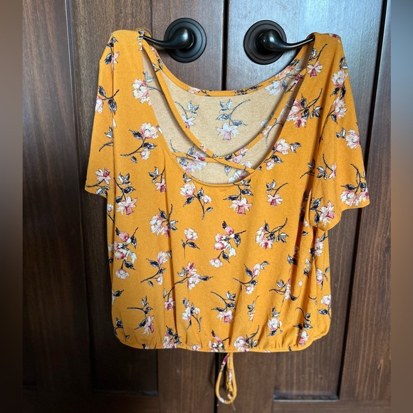 Rewind Yellow Floral Laced Back Blouse - Picture 2 of 3